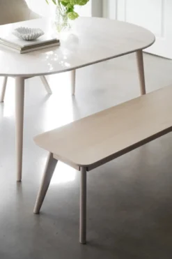 Bänk 'Yumi' - Vitpigmenterad ek