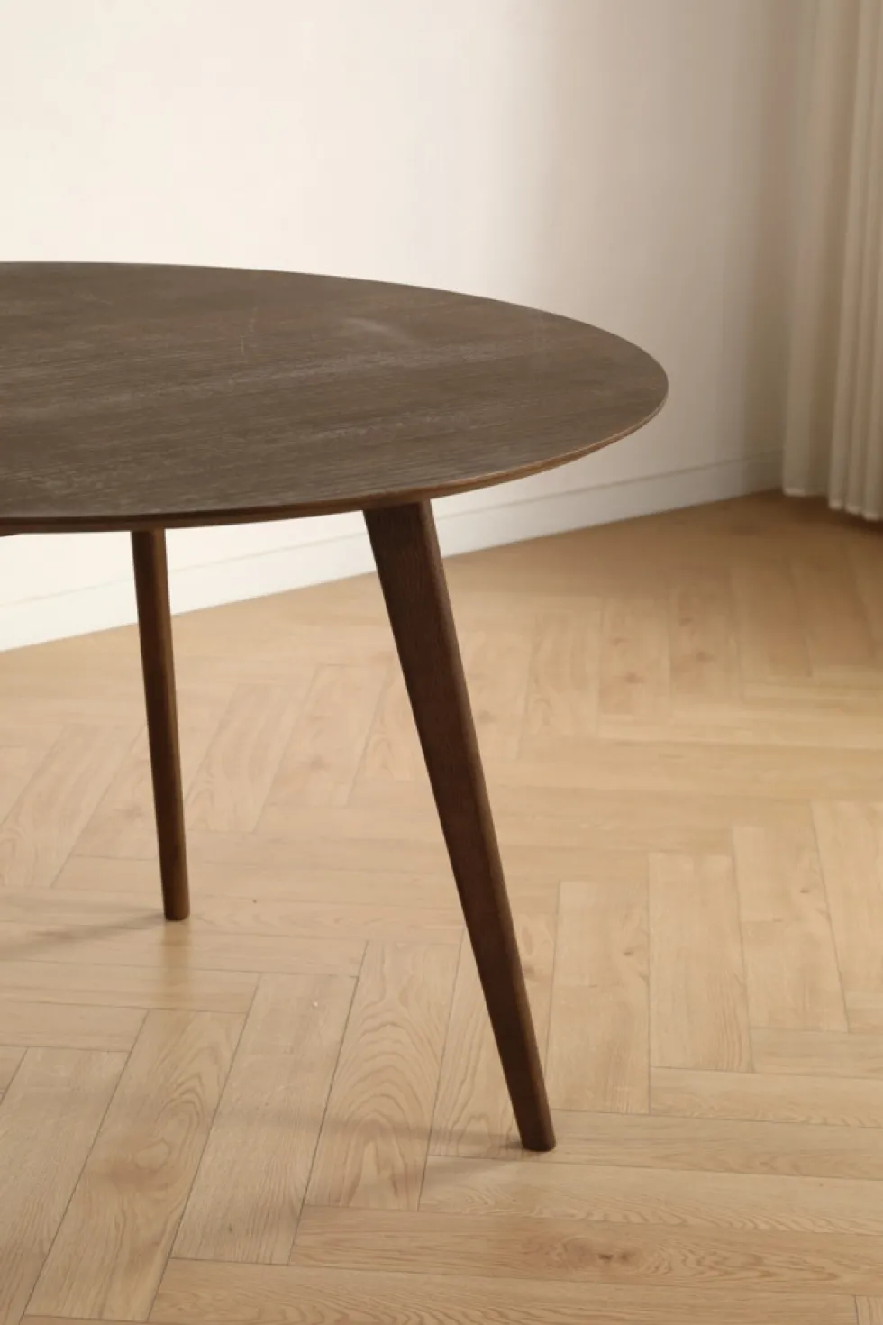 Matbord 'Luma' Runt 115cm - Valnöt